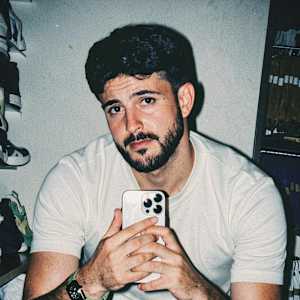 Mo