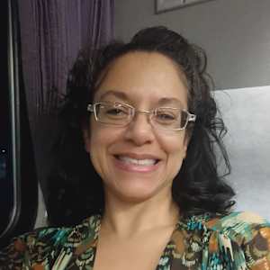 Carmen R Salchenberg