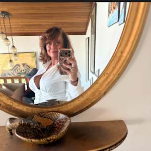 Lesley sidwell