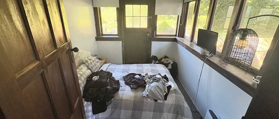 MONA TEPU's room