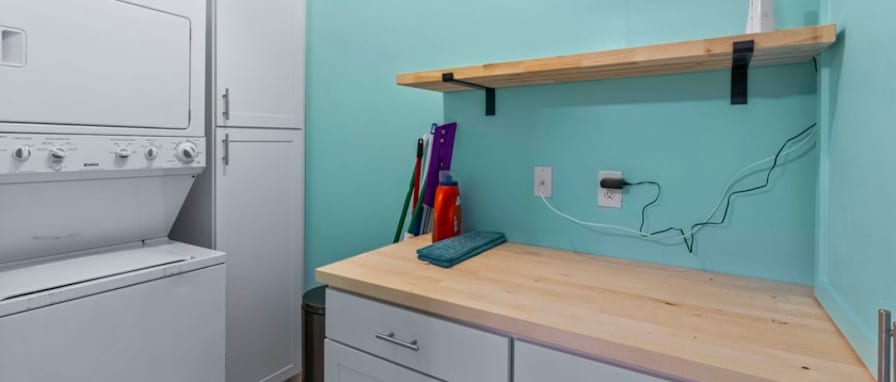 Leslie's room