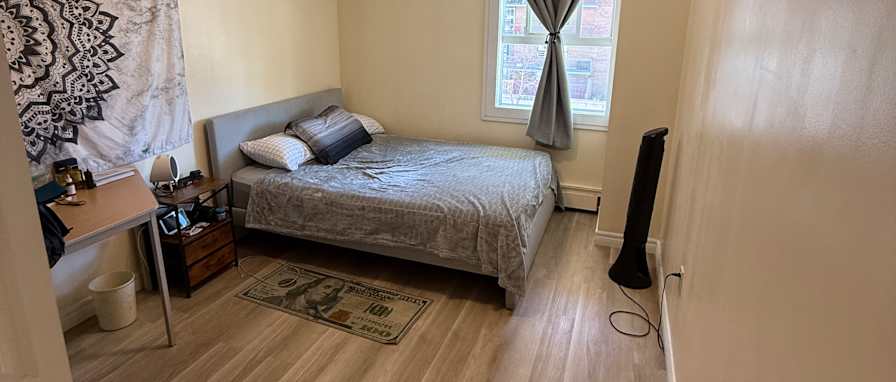 Deval's room