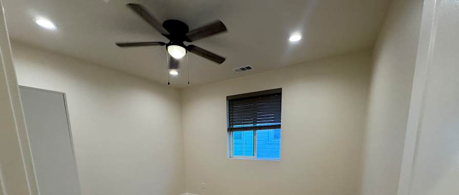 Yi's room