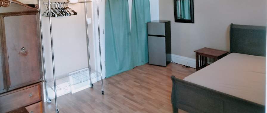 Tall Ceilings's room