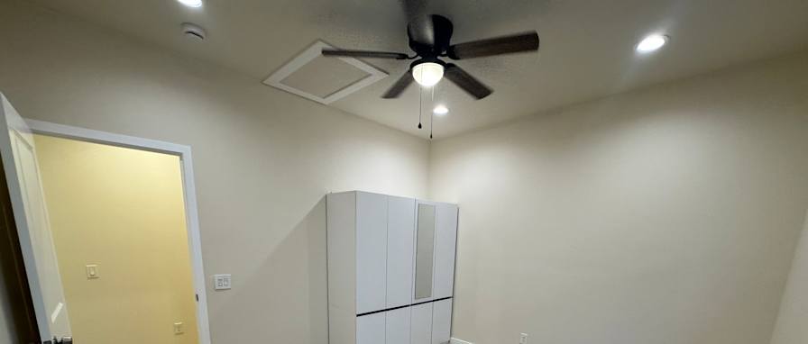 Yi's room