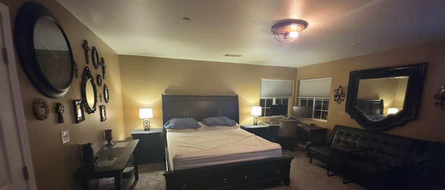 Carlos's room
