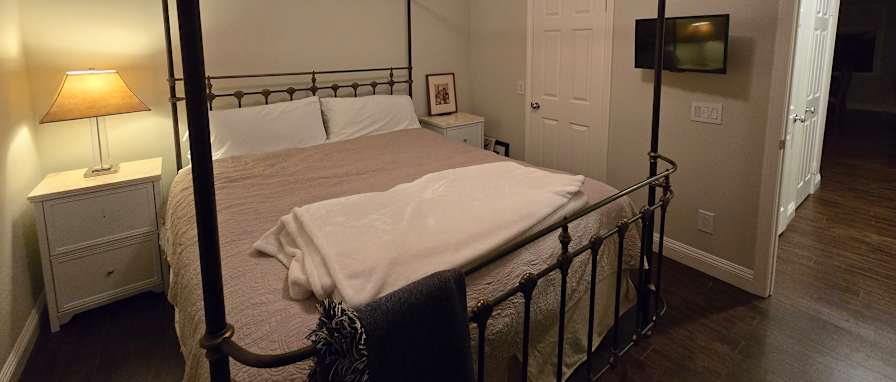 MonicaLee's room