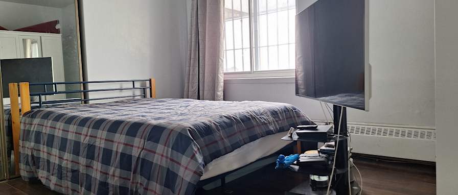 Mazouni's room