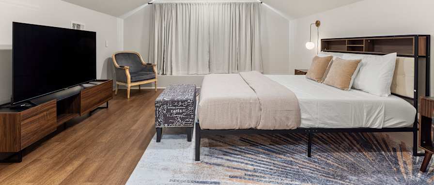 Tomic Properties's room