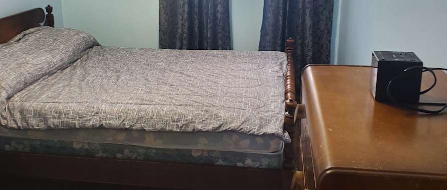 VERNIE J MURY's room