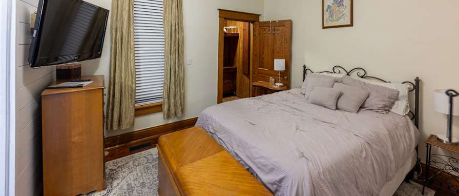 Ann Pickens's room