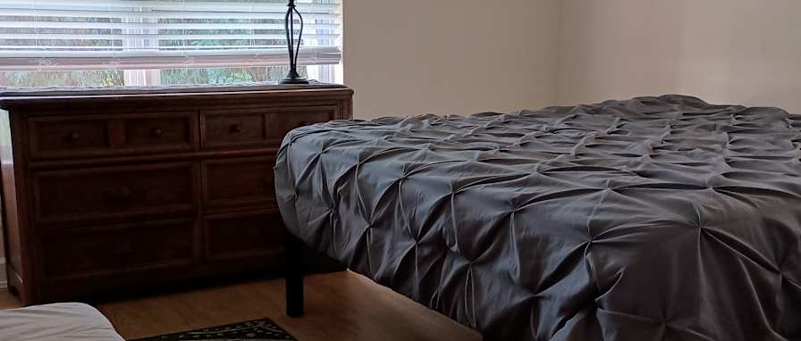 Leslie's room