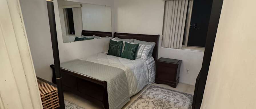 Luz F Mendoza's room