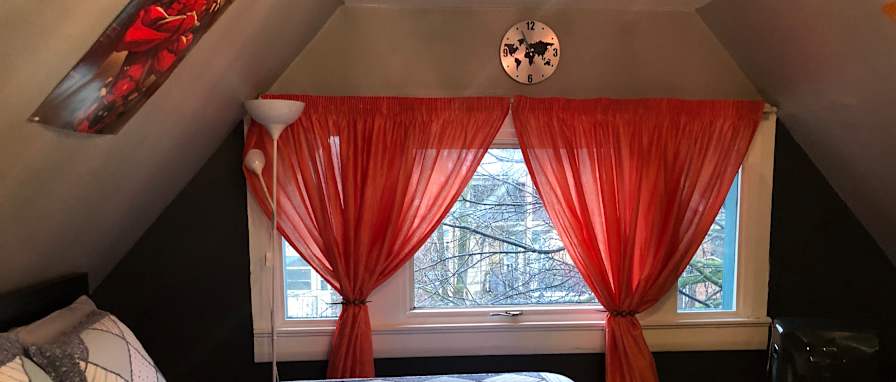 Mahnaz Shahrzad Asr's room