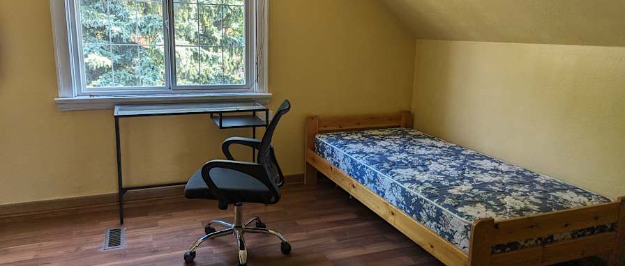 Ken's room