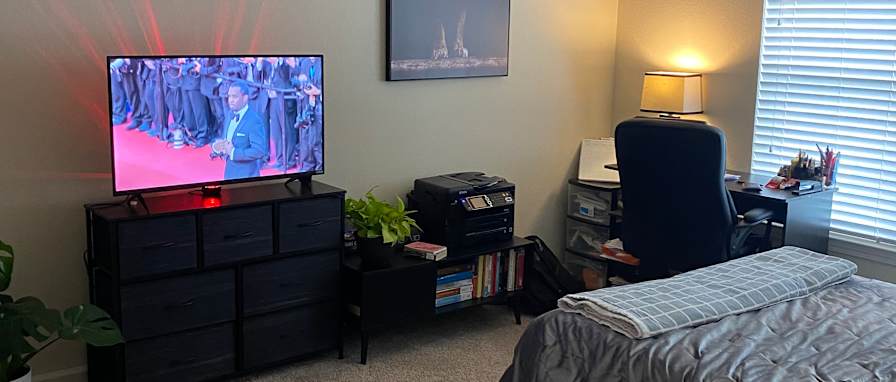 Navid's room