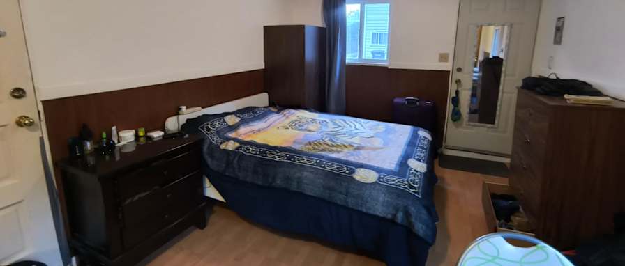 YINGJIAN SONG's room