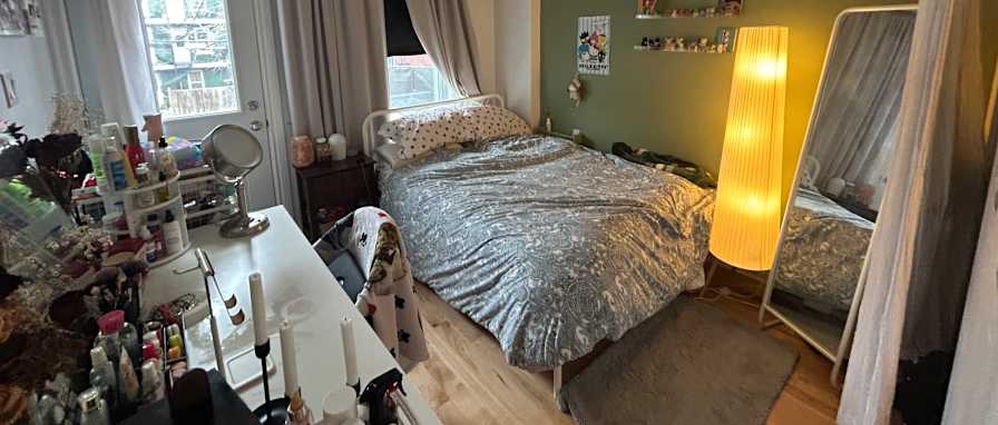 Elodi Lahaie's room