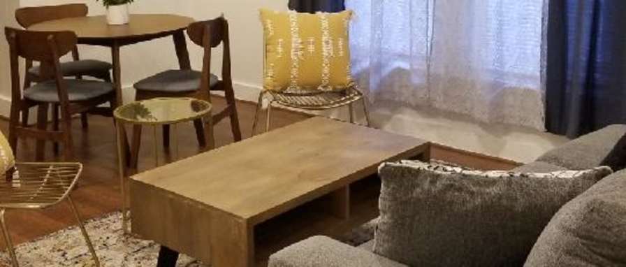 lifedoorrentals's room