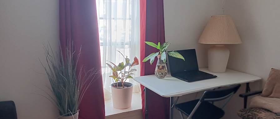 Sandi's room