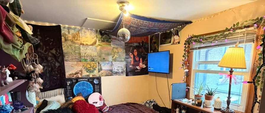 Samantha Raye's room