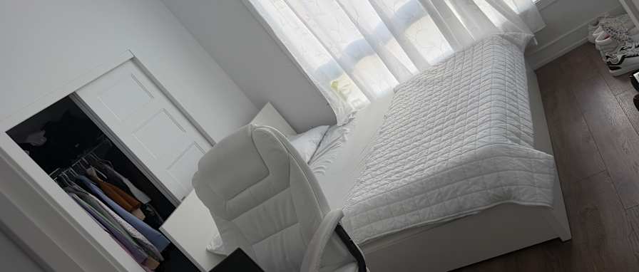 Desmond's room