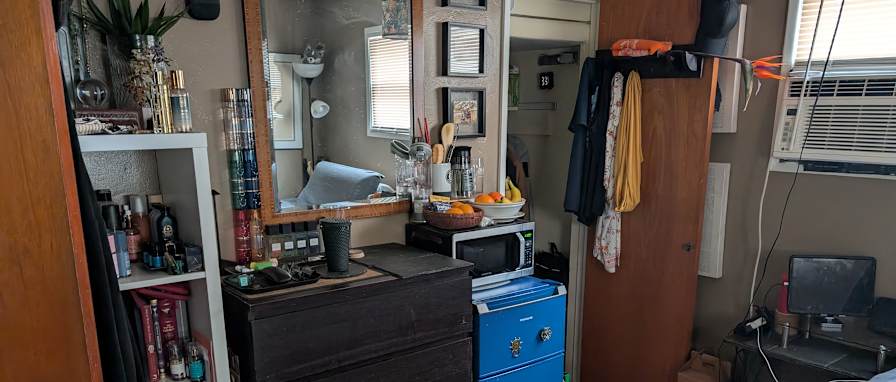 Ron Furuyama's room