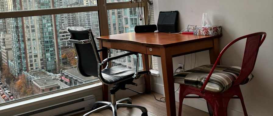 Lee's room