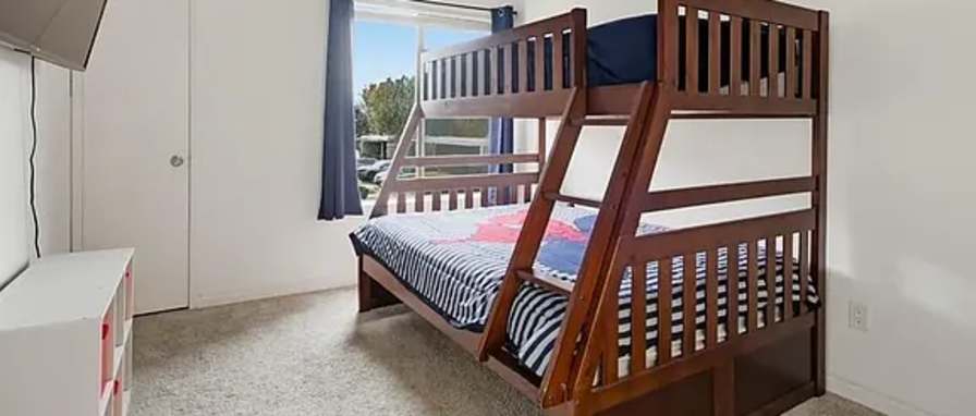 Carlos's room