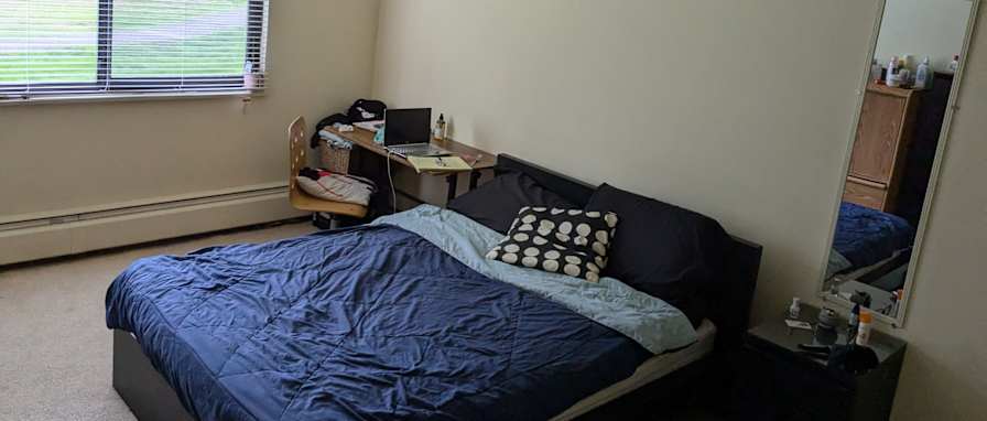 Andrés's room