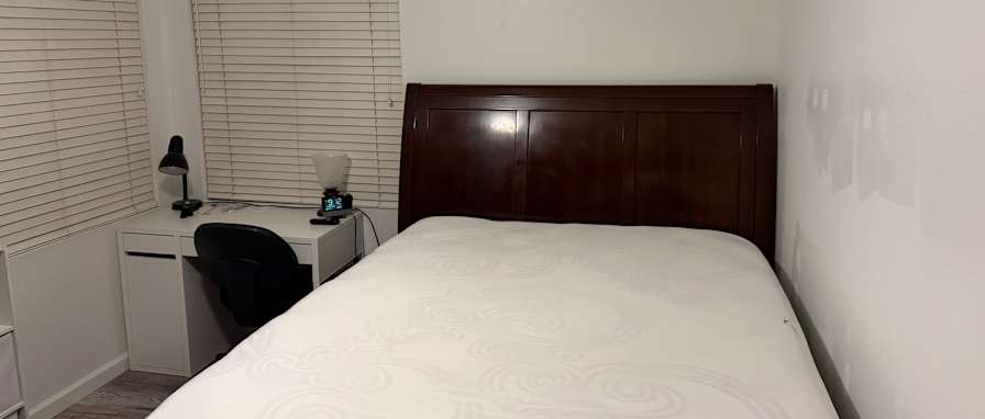 Jesse L Briggs's room