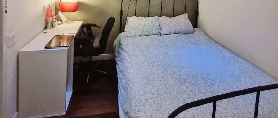 Roya's room