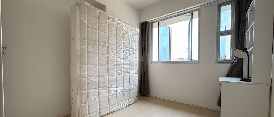 Enzo's room