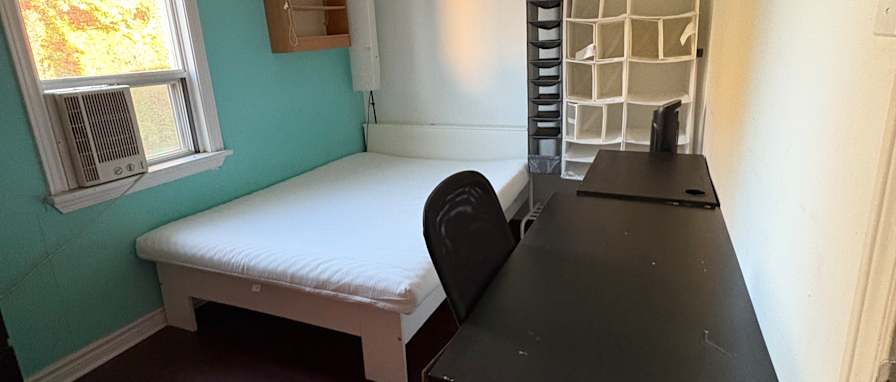 Vincent Molumby's room