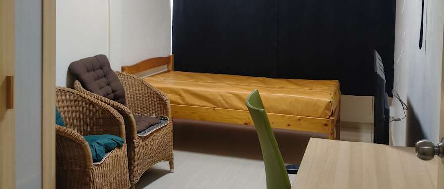 Neo's room