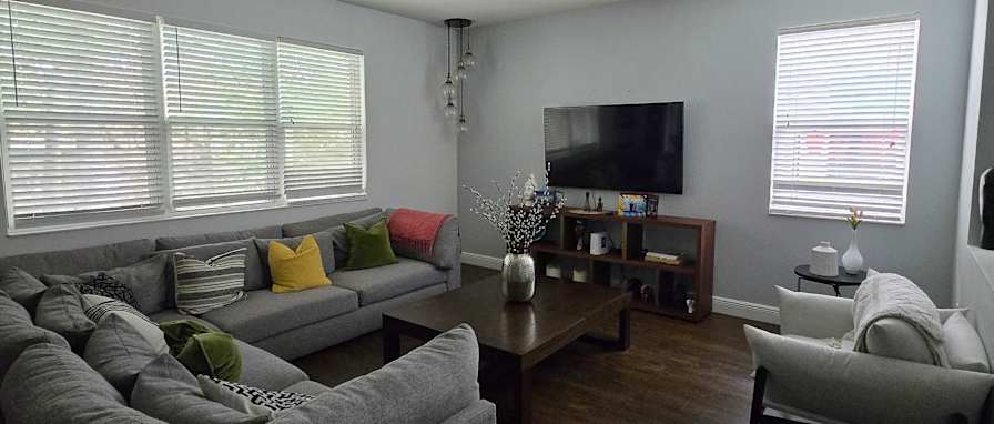 Luis's room