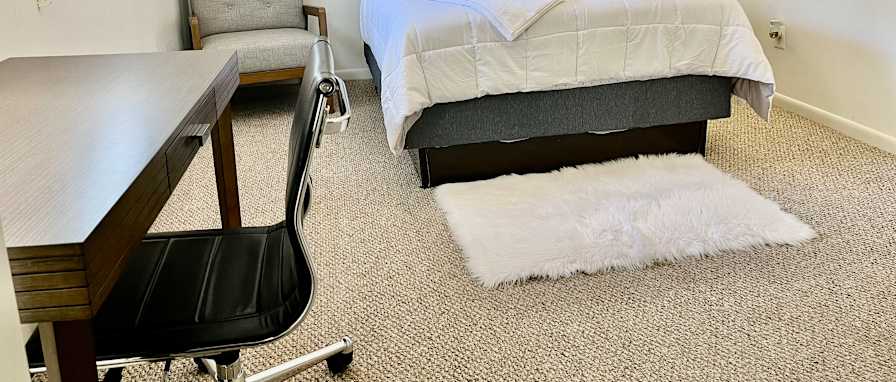 ENDALE's room