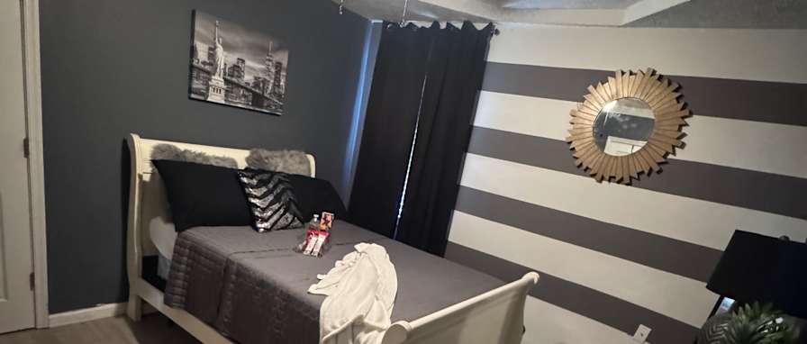 Roshaunda Mcqueen's room