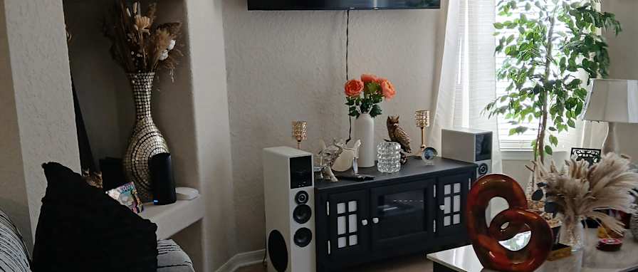 Luis's room