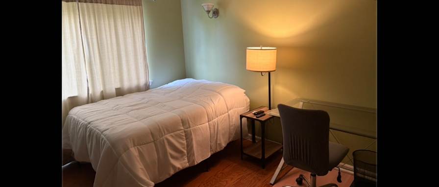 Fully Furnished's room