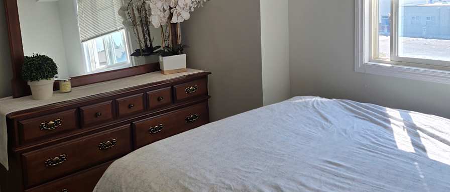 Laura KESSLER's room