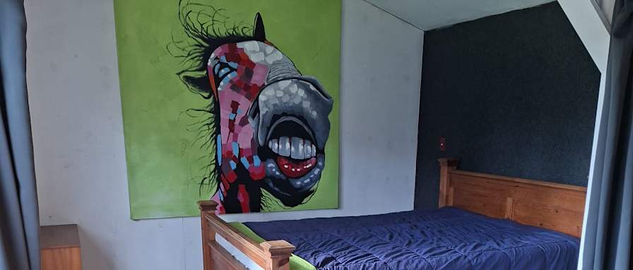 JACKY BURTIN's room