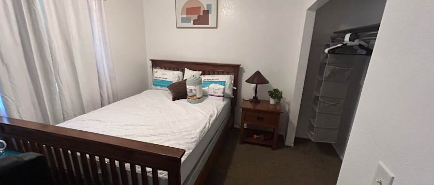 Earnest's room