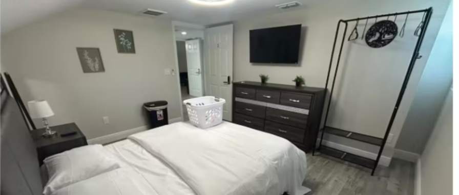 IGE Properties's room