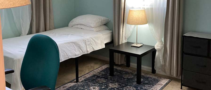 College Park Bed and Bath's's room