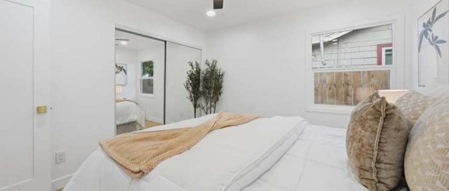 Suzana's room