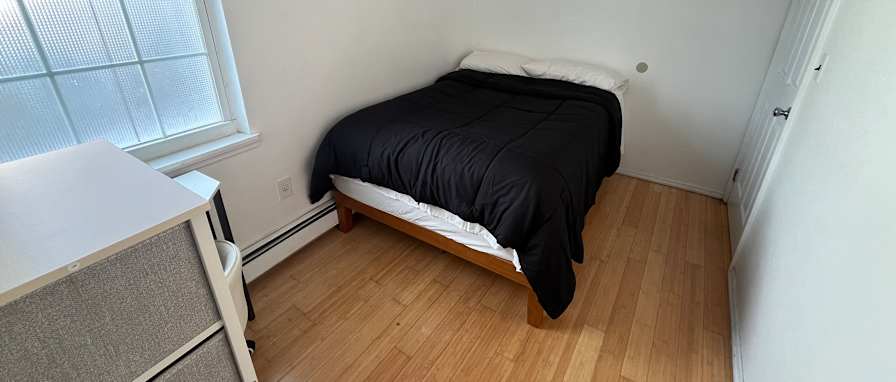Jonas's room