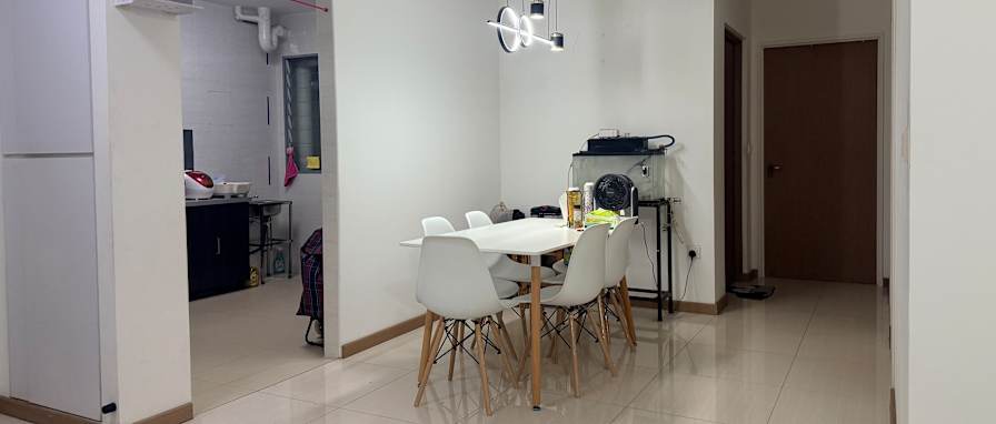 Fai's room