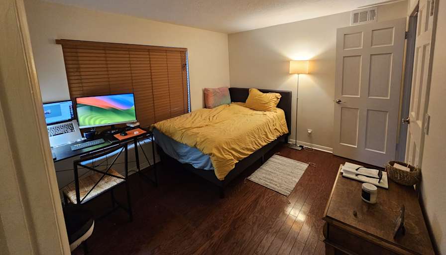 Cyan's room