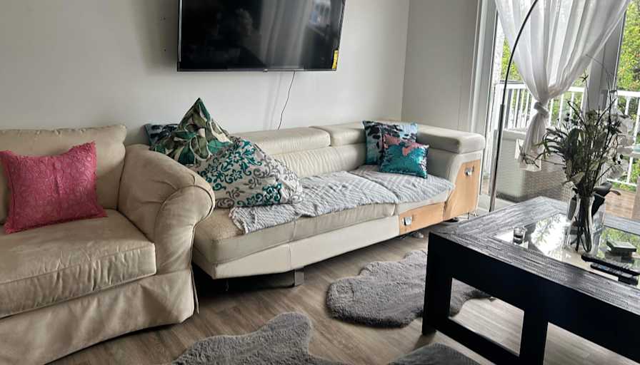 Katy Saunders's room